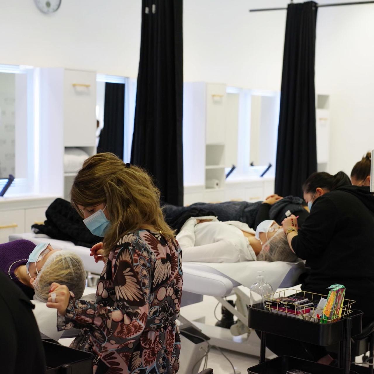 Salle de pratique moderne de l’école d’esthétique à Albi – Besth Académie